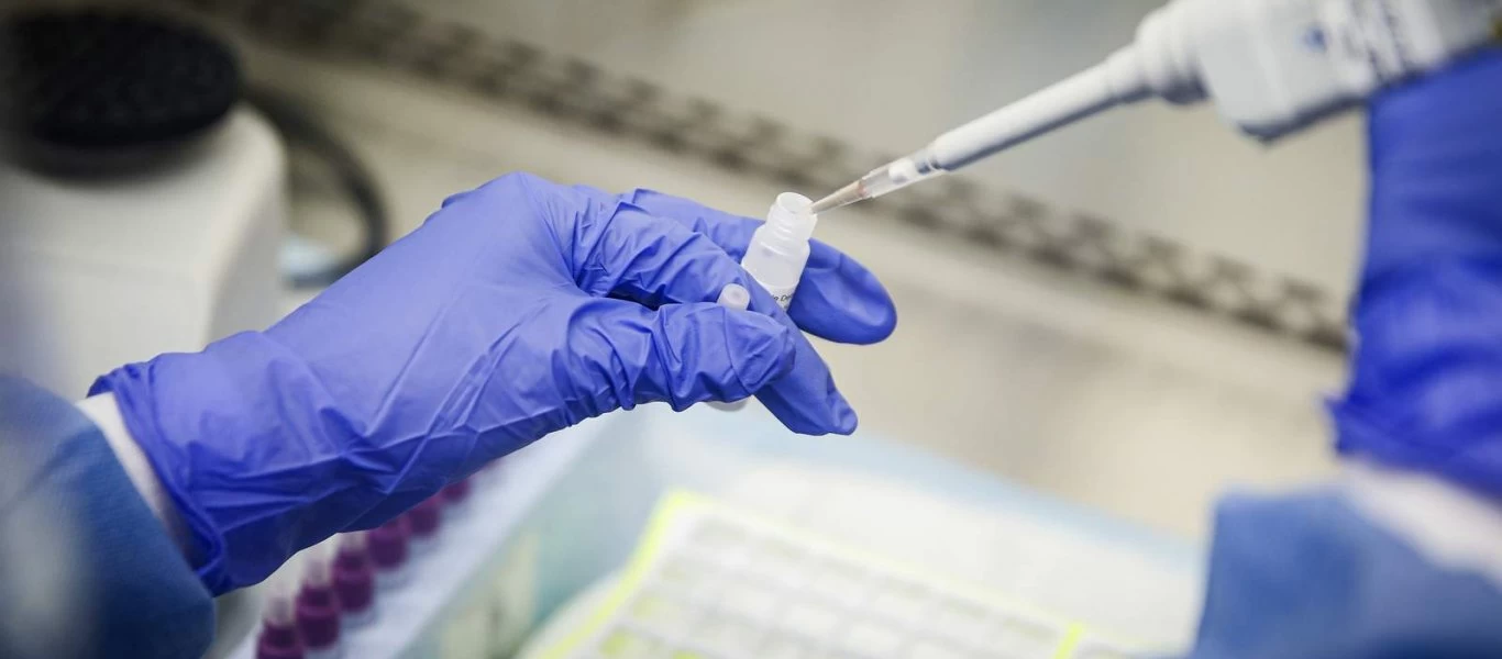 Sanofi: Σταματά τις δοκιμές φαρμάκου για την καταπολέμηση του κορωνοϊού